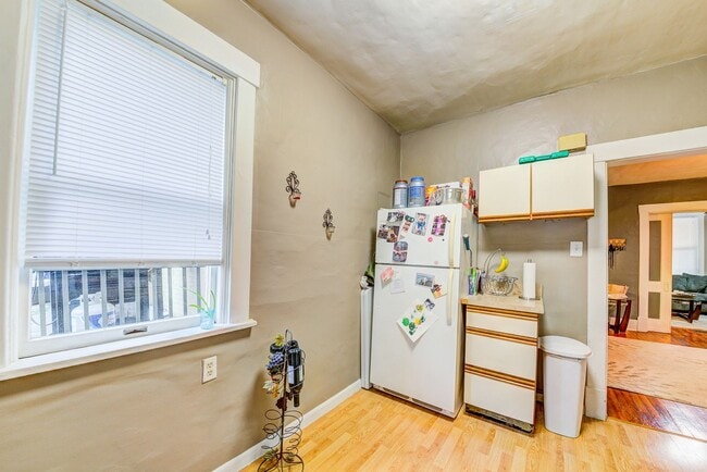 Building Photo - 86 Estella Ave