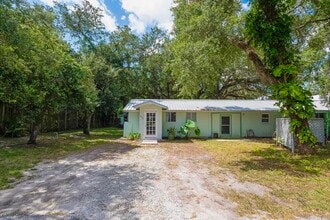Building Photo - 490 Pyrus St