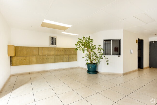 Carondelet Apartment Lobby - Carondelet Apartments