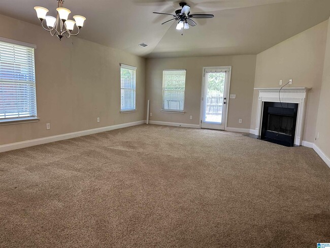 Building Photo - 480 River Crest Dr N