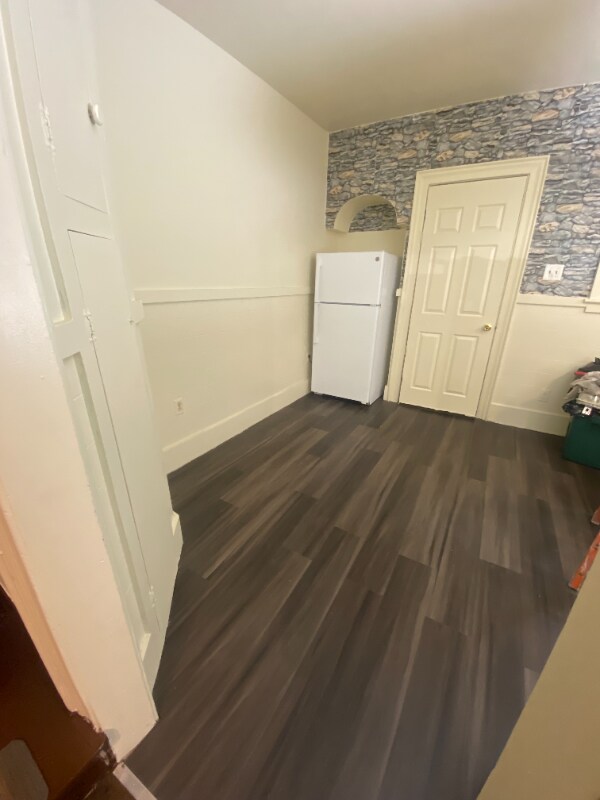 Building Photo - 211 Baycliff Dr