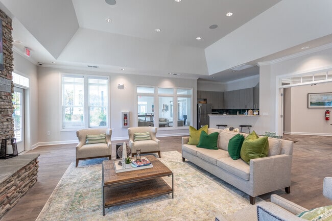 Clubroom - Hudson Carolina Colours