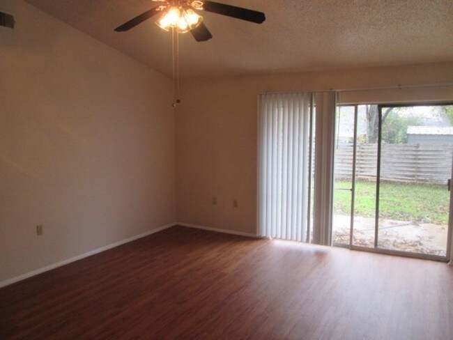 Building Photo - 7810 Lazy Forest Dr