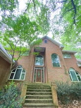 Building Photo - 628 Wooden Bridge Dr