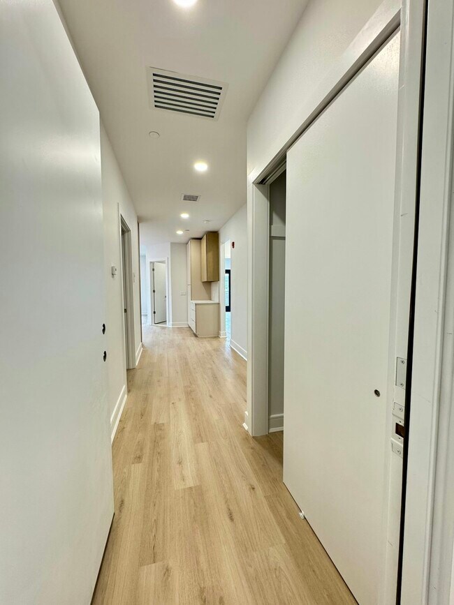 Photo - 85 W High St Apartment