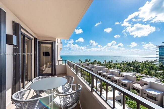 Foto del edificio - 201 Crandon Blvd