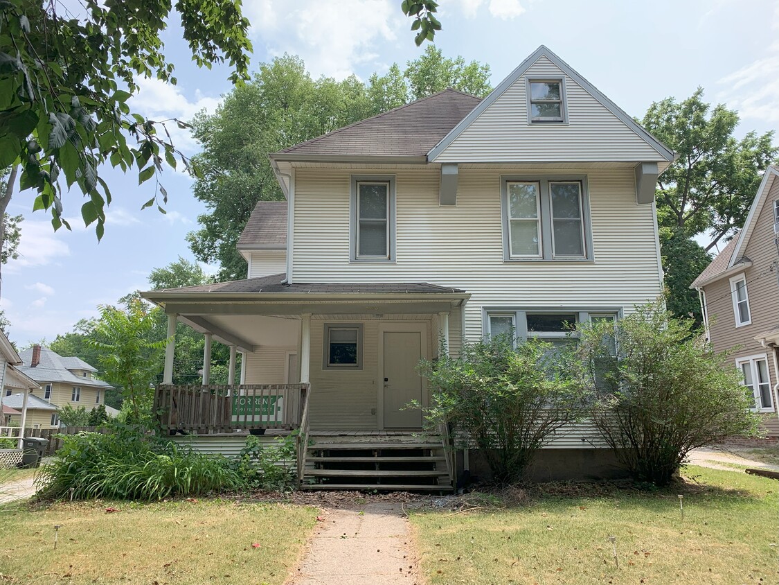 Front View - 709 W Illinois St