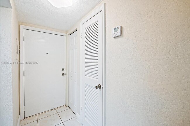 Foto del edificio - 13920 Lake Placid Ct