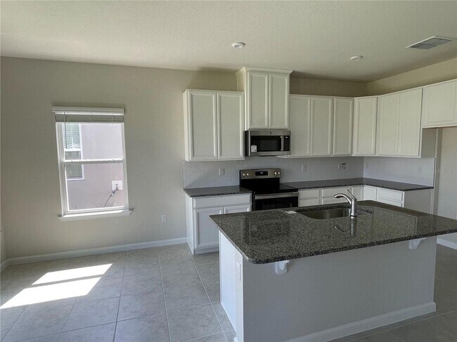 Building Photo - 325 Winter Bliss Ln