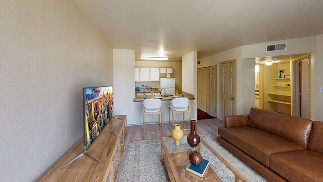 Building Photo - Paradise Oaks Apartments