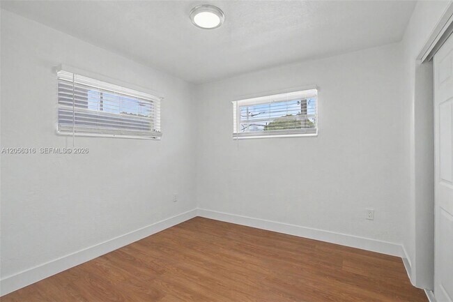 Foto del edificio - 3170 SW 16th St