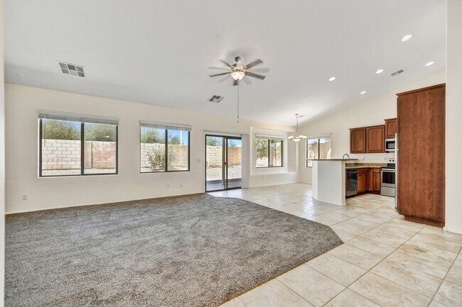 Building Photo - 8962 W Grovers Ave