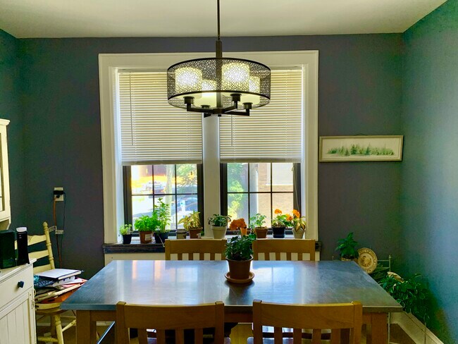 Foto del edificio - Conveniently Located Gorgeous 2 BDR Apt.