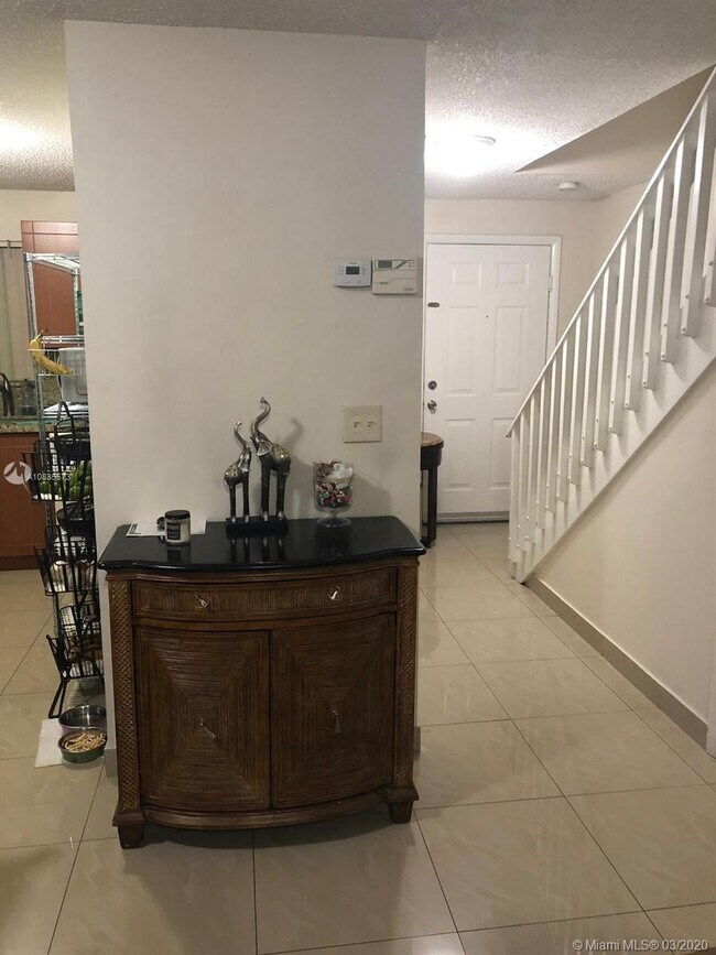 Foto del edificio - 8069 NW 8th St