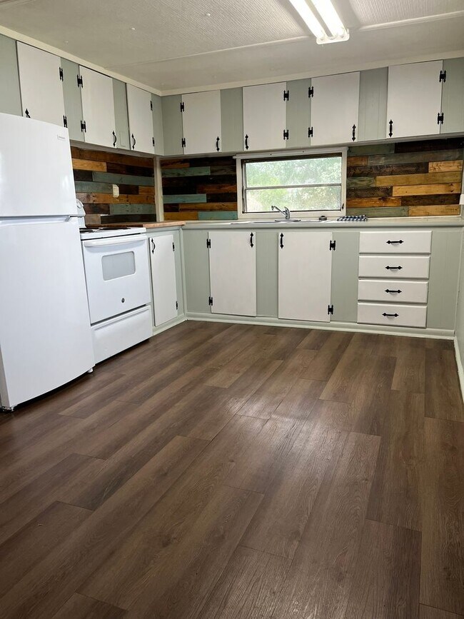 Foto del edificio - 3507 Driftwood Point Rd