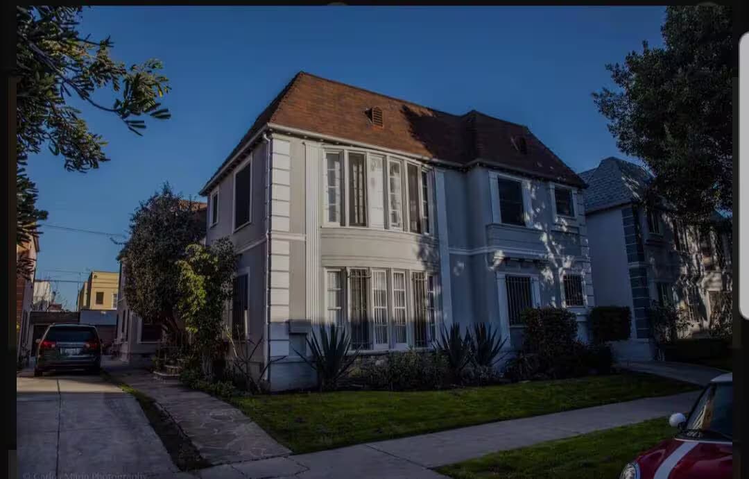 Foto principal - 346 N Curson Ave