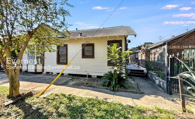 Foto del edificio - 1302 Ryon St