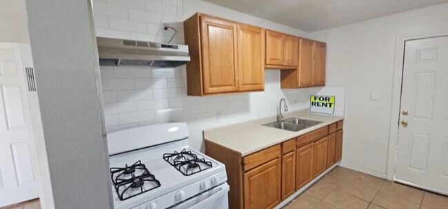 Foto del edificio - 634 N Eucalyptus Ave