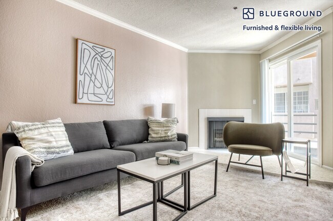 Foto del edificio - 1710 N Fuller Ave