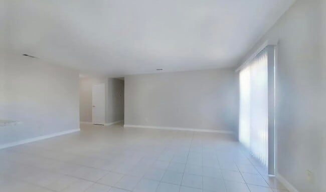 Foto del edificio - SINGLE FAMILY READY FOR RENT