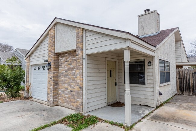 Building Photo - 13061 Brook Garden Ln