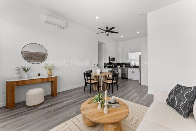 Foto del edificio - 5256 Adams Ave