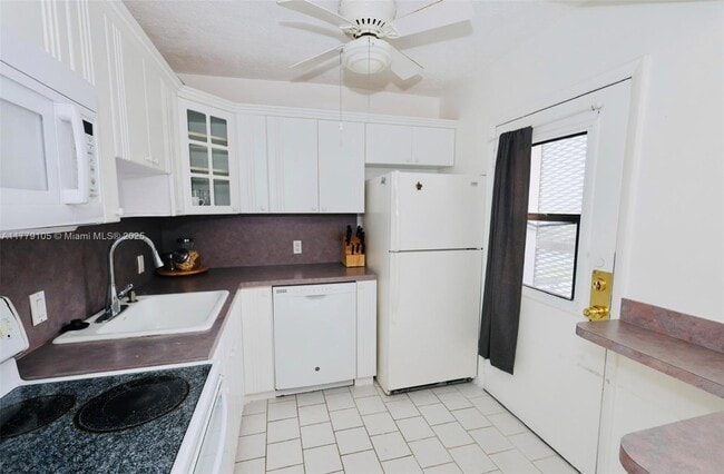 Building Photo - 3475 N Country Club Dr