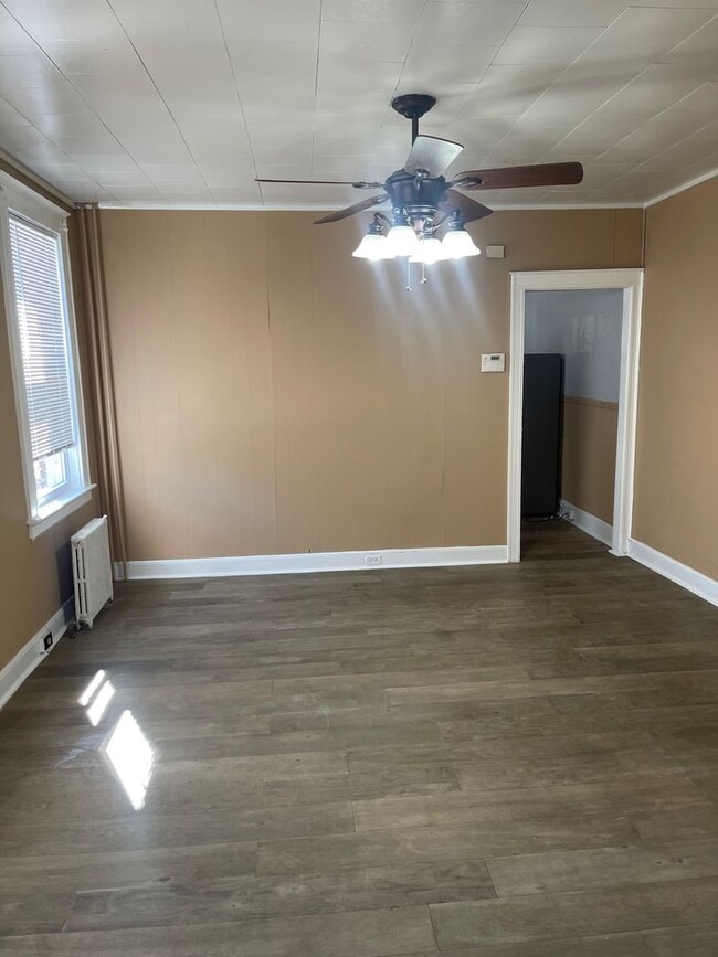 Building Photo - End Unit - Baltimore