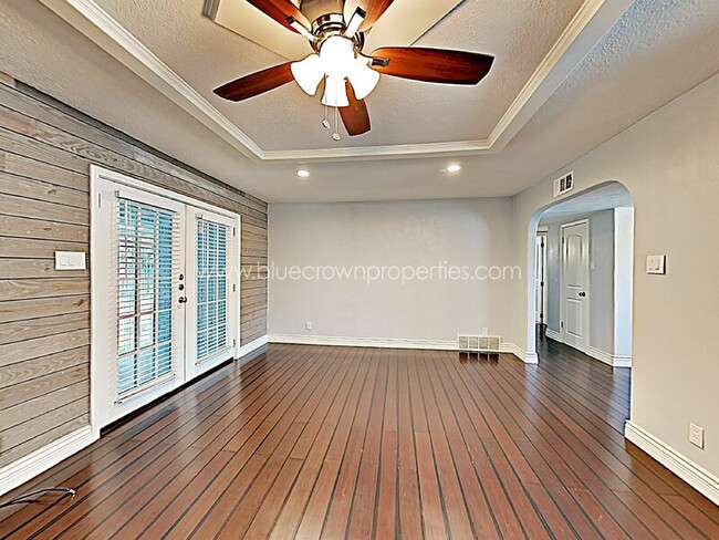 Building Photo - 8476 Sweetwood Dr