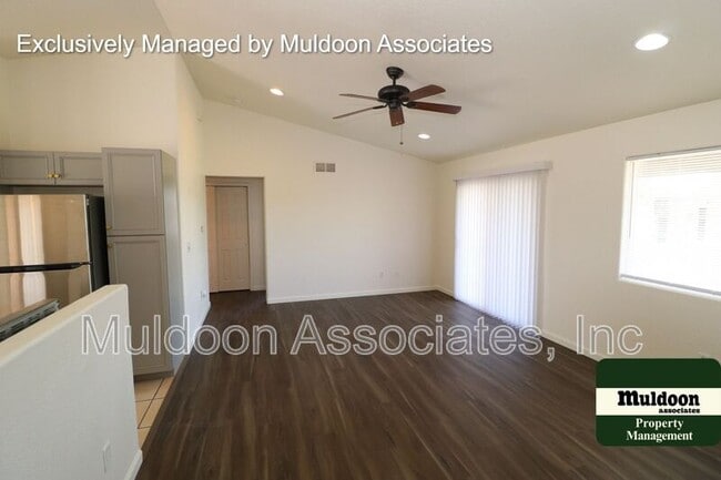 Building Photo - 1661 W Siesta Dr