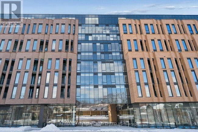 Photo du bâtiment - 1720 Bayview Ave