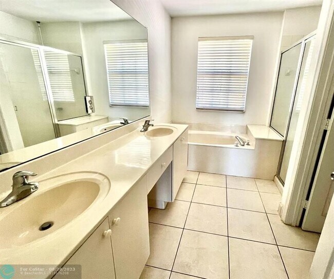 Building Photo - 5416 Sunseeker Blvd