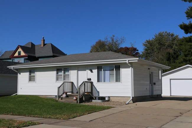 Building Photo - 809 W 20th St