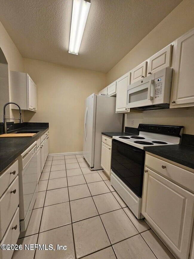 Foto del edificio - 10550 Baymeadows Rd