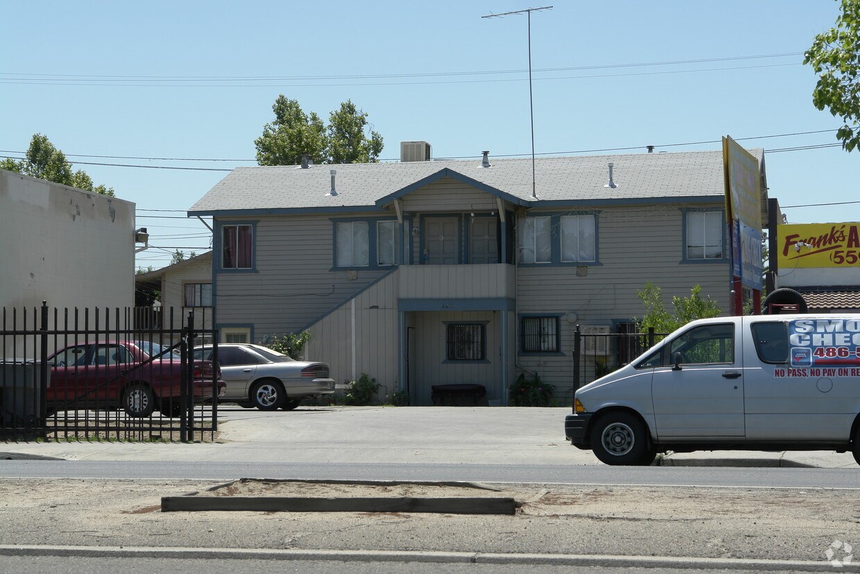 Building Photo - 2814 E Belmont Ave