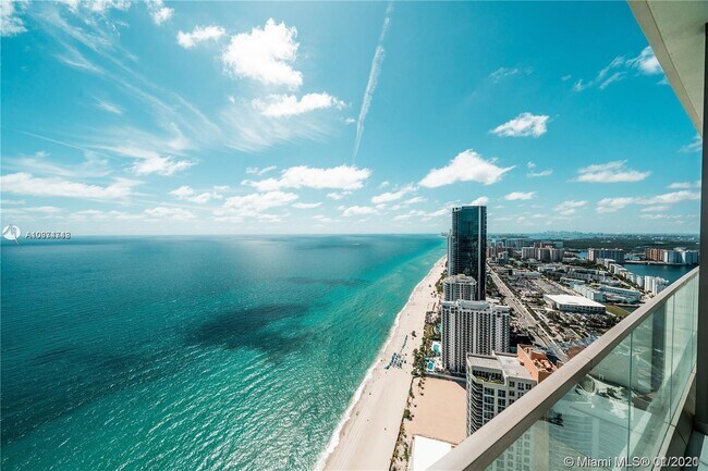 Foto del edificio - 18975 Collins Ave