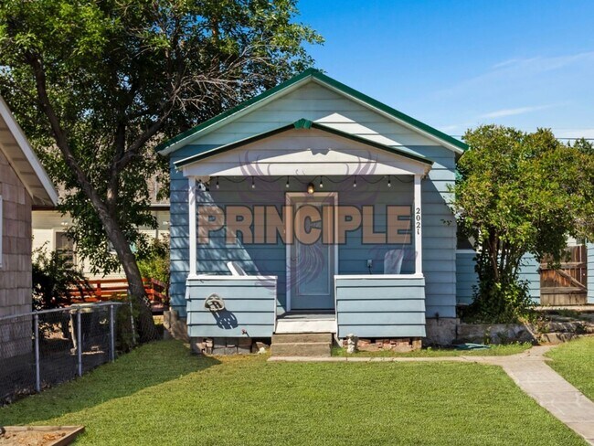 Foto del edificio - Charming Bungalow Downtown