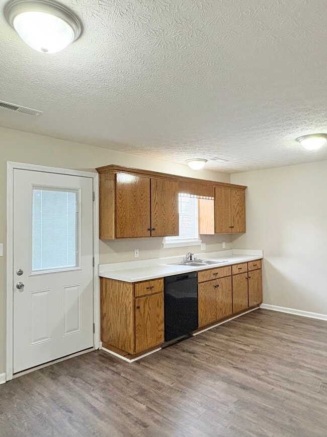 Foto del edificio - 117 Concord Dr