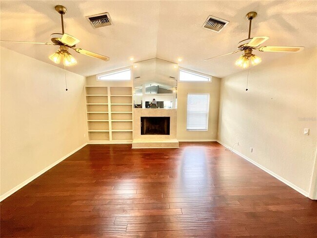 Foto del edificio - 1349 Hillside Dr