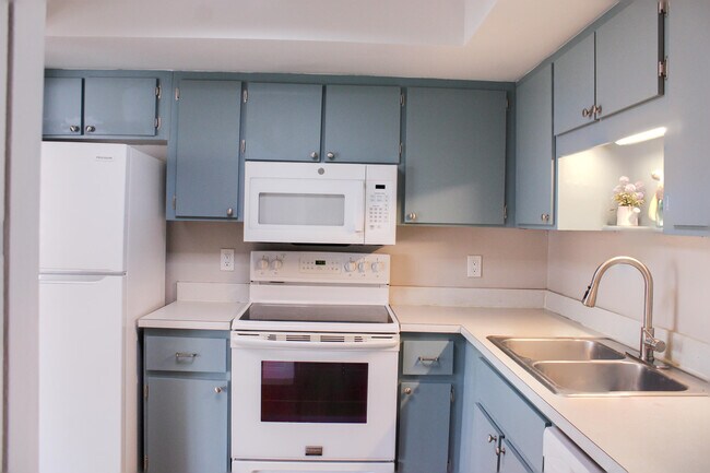 Foto del edificio - 2050 Oleander Blvd