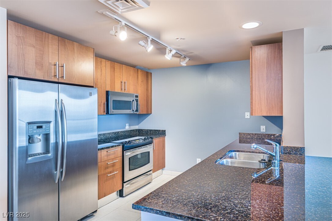 Primary Photo - 200 W Sahara Ave