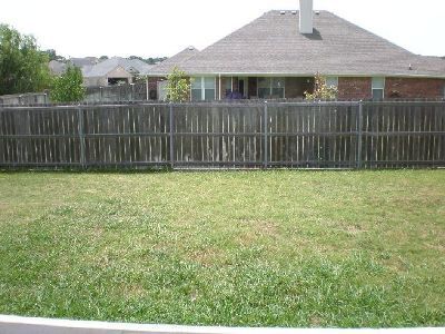 Building Photo - 2208 Wildewood Dr