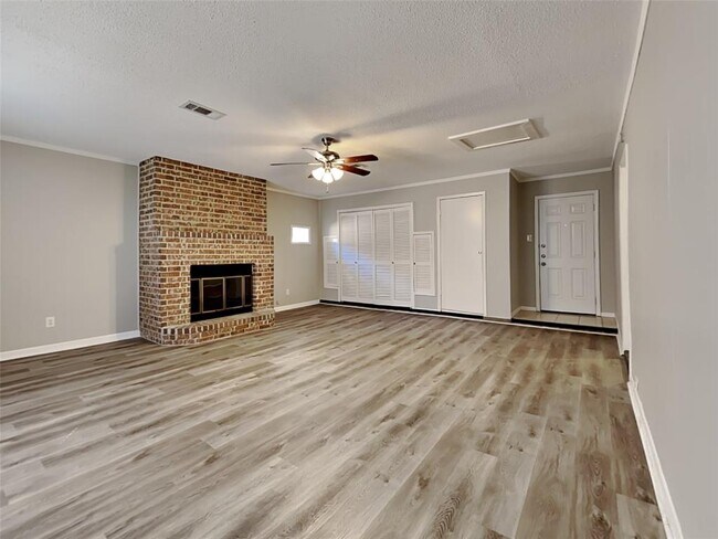 Building Photo - 6422 French Chateau Dr