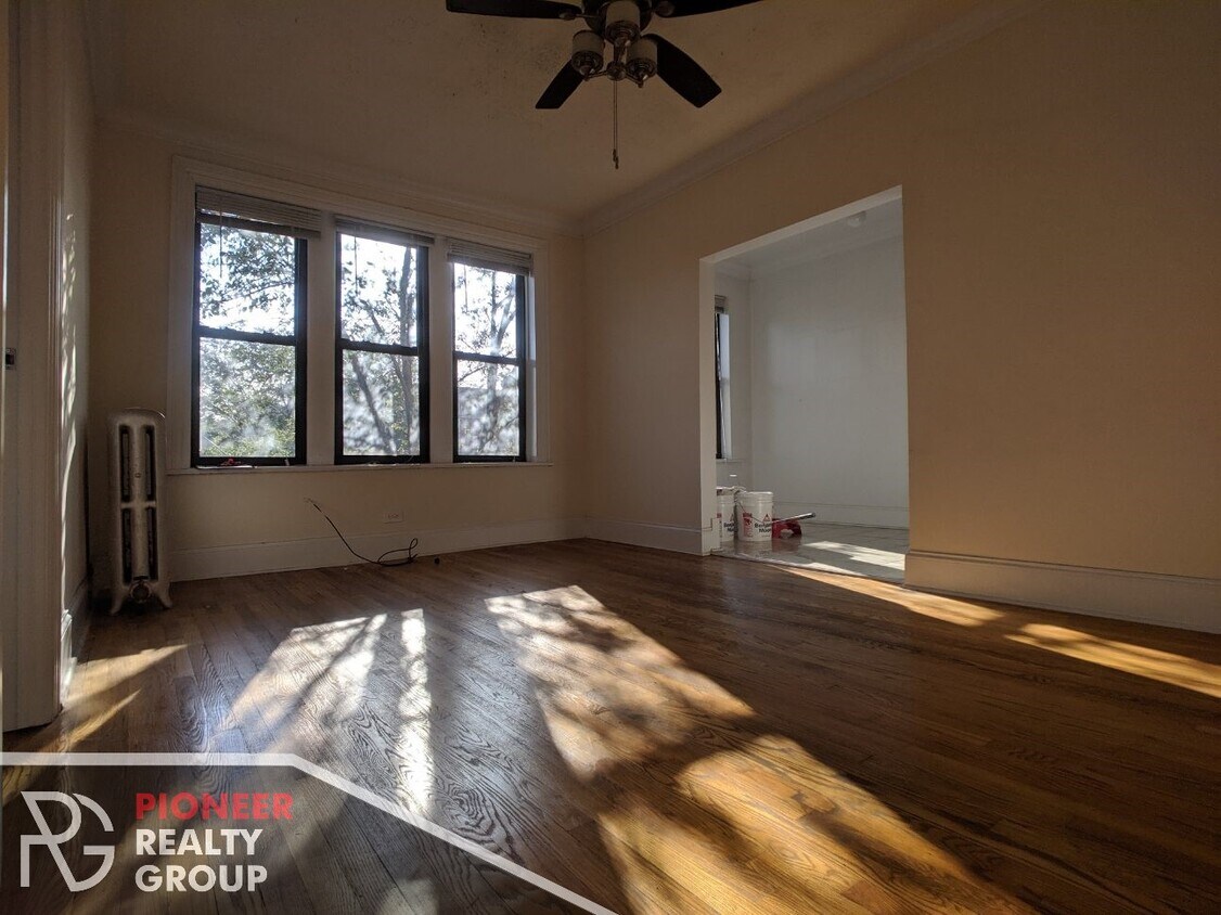 Foto principal - 2704 N Sawyer Ave