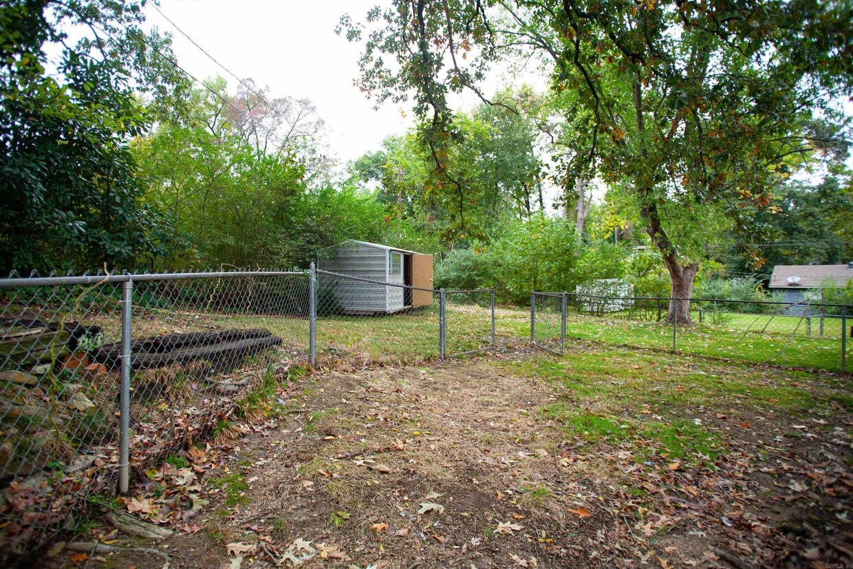 Building Photo - 4 N Meadowcliff Dr