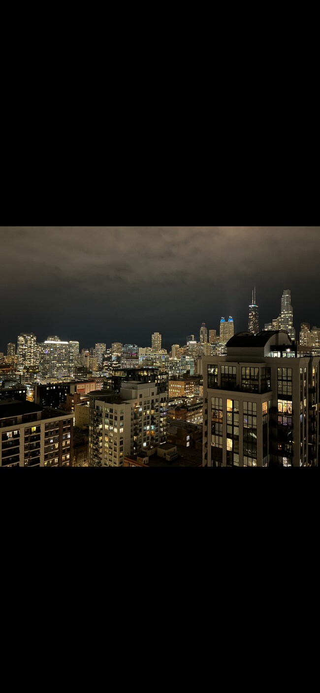Foto del edificio - 729 N Kingsbury St