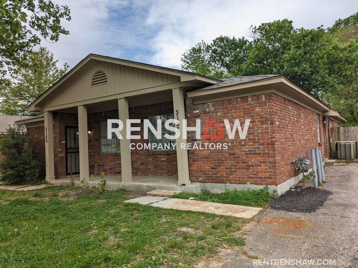 Primary Photo - Charming Duplex - Parkway Village - Now Av...