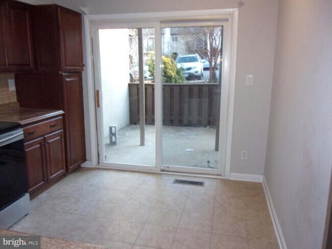 Building Photo - 1615 Valencia Way