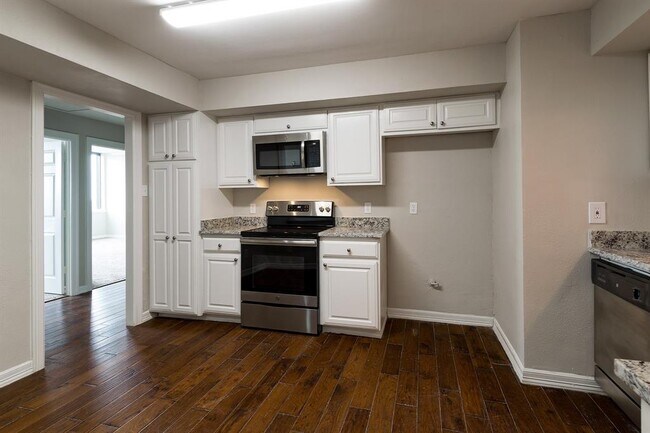 Foto del edificio - 5200 Keller Springs Rd