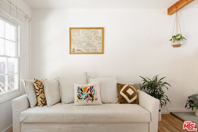 Foto del edificio - 1152 Wilcox Pl